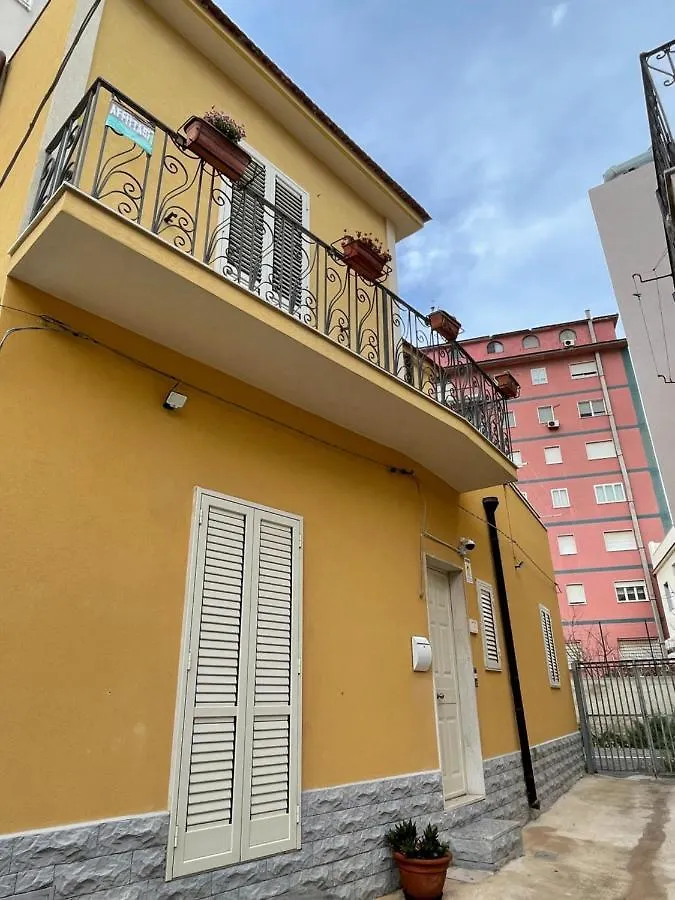 Casa Vacanze J&F Pozzallo 0*,  Italia