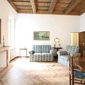 https://frescobaldi-aparments-a-casa-di-francesco.emilia-romagnahotels.net